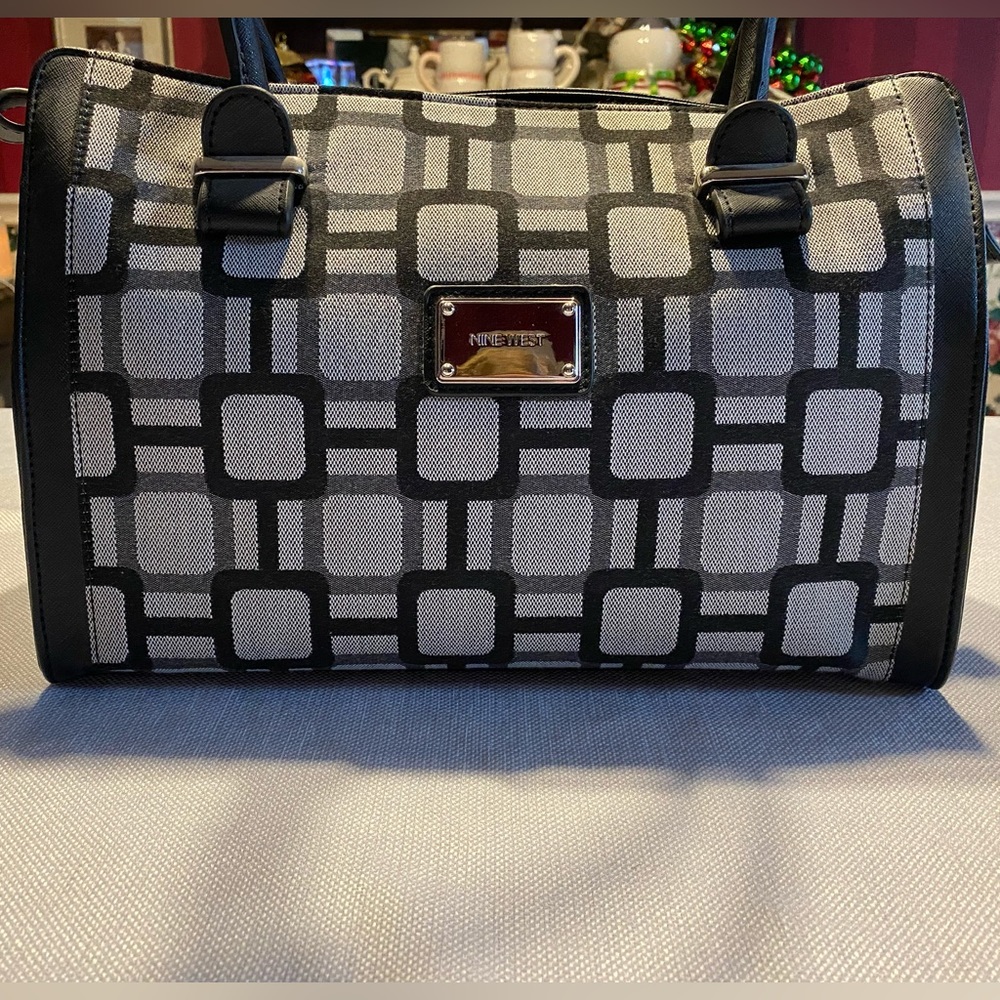 Nine West black and grey tote style purse. Never been used
